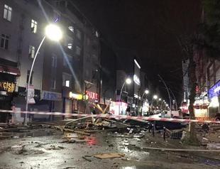 Fierce storm hits Istanbul, damages dozens of buildings