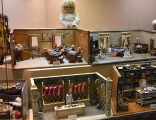 Museum takes visitors to world of toys