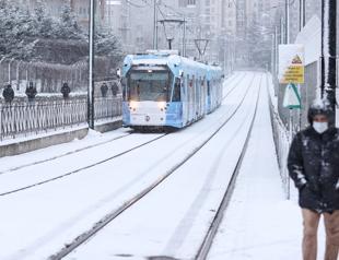 Heavy snowfall disrupts life in Istanbul