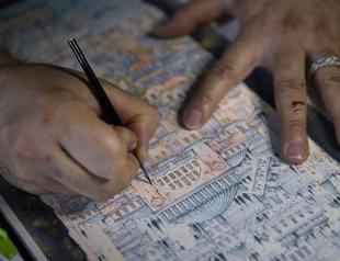 Turkish miniaturist unravels intriguing world of miniature art