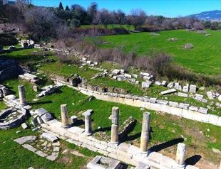 2,050-year-old columns rise again in sanctuary