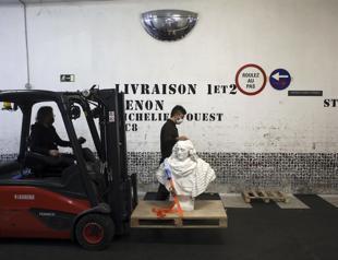 With no crowds, Louvre gets rare chance to refurbish