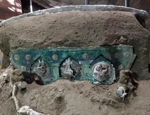 Roman chariot unearthed almost intact near Pompeii