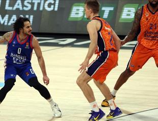Anadolu Efes beat Valencia Basket for 5th straight win
