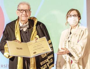 Veteran journalist Doğan Hızlan receives title of honorary doctorate