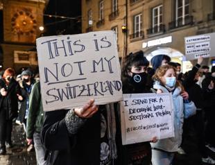 Swiss voters narrowly back ’burqa ban’