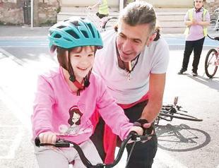 Schoolteacher imparts cycling lessons to nearly 3,000 students