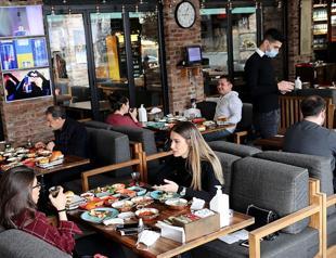 Restaurant owners call for longer business hours