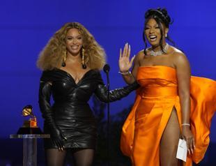 Ladies night: Beyonce, Swift make history as others win big