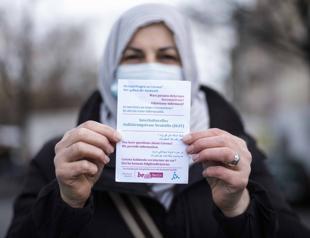 Multilingual team helps Berlin immigrants fight coronavirus