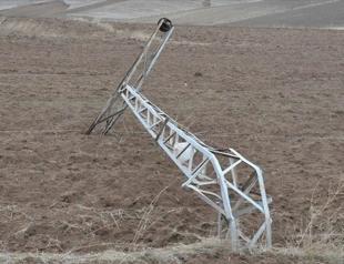 Whirlwind causes material damage in central Turkey