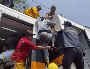Train derails in eastern Taiwan, killing dozens