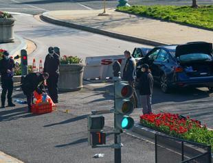 Man rams car into 2 Capitol police; 1 officer, driver killed