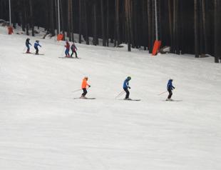 Ski season in Turkish provinces continues despite warming of weather