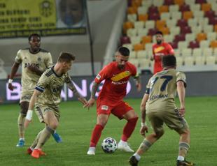 Fenerbahçe falls 4 points behind Beşiktaş in Süper Lig