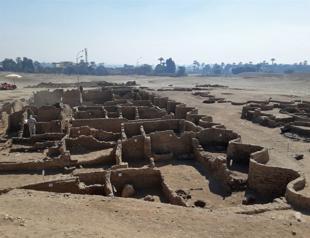 Egyptologists find vast millenia-old lost golden city