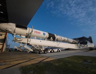 NASA chooses SpaceX to take humans back to Moon