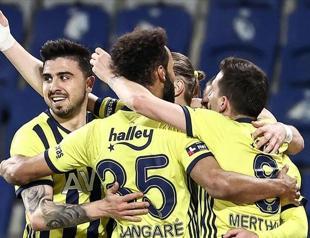 Fenerbahçe come from behind to beat Başakşehir 2-1