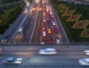 Road motor vehicle registrations jump in March