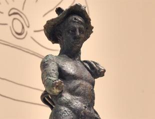 Hermes statuette draws attention in museum
