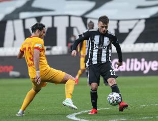 Beşiktaş stays atop Turkish Süper Lig