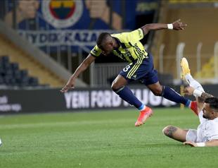 Fenerbahçe secure home win to stay in league title race