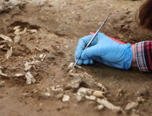 Prehistoric tombs found during excavations in Istanbul’s busiest square