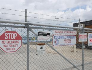 Panic buying shuts down US gas stations as pipelines begin to reopen