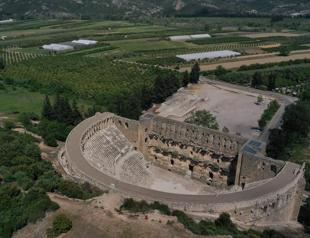 Aspendos attracts celebrities, visitors