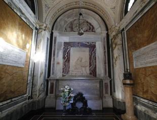 Daily readings at tomb honor Dante 700 years after his death