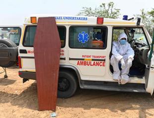 India battles fatal fungal threat as virus deaths near 300K