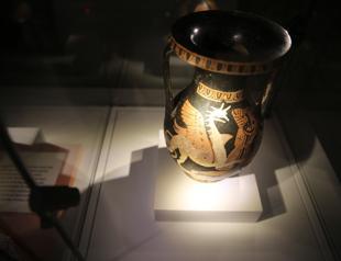 Artifacts from 2,400-year-old tomb attract visitors
