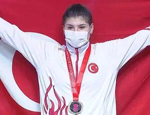 Turkish weightlifter Uçan wins gold at Junior World Championships