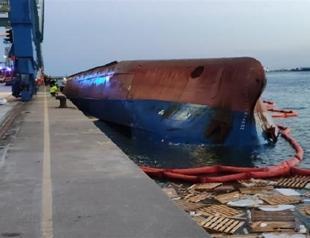 Turkish ship sinks while loading in Spains Port of Castellon