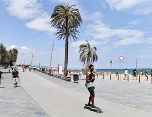 Spain opens borders to all vaccinated travellers