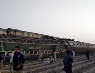Dozens killed in Pakistan train crash