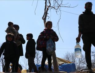 Greece says migrants in Turkey could seek asylum there