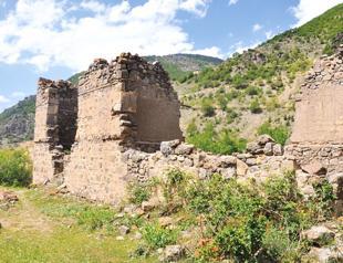 Ottoman pasha’s heirs eyeing another historical castle