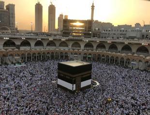 Saudi allows 60,000 vaccinated residents on hajj, bars foreigners again