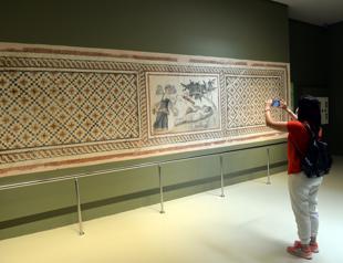 Local tourists rush to Hatay Archaeology Museum