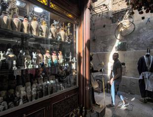 Egypt souvenir market pins hopes on tourism resurgence