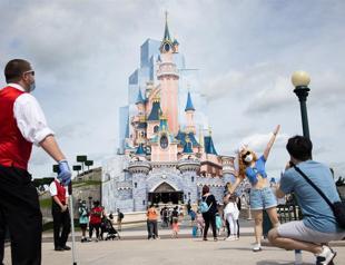 Crowds back at Disneyland Paris