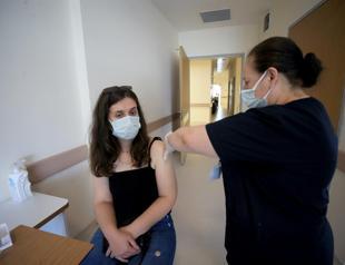 Turkey administers almost a million COVID-19 shots in a day