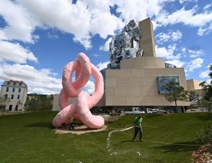 Futuristic Gehry tower opens in World Heritage Arles