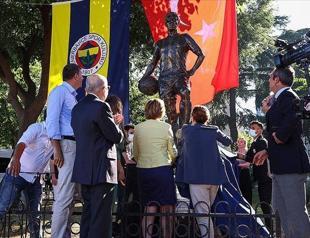 Fenerbahçe unveils statue of legendary footballer