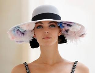 Chanel splashes plenty of colour at haute couture live show