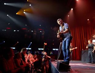 Americans pack reopened concert halls