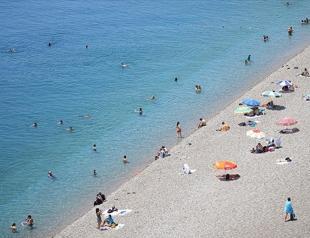 Some 307,000 Russian tourists flock to Antalya in 2 weeks