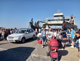 Turks celebrate Eid holidays, flock to resort towns