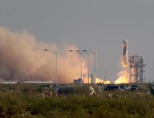 Blue Origin’s Bezos reaches space on 1st passenger flight